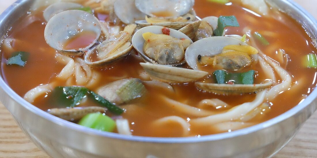 あさりの旨辛うどん　ピリ辛のスープが麺に絡んで美味しいのサムネイル画像