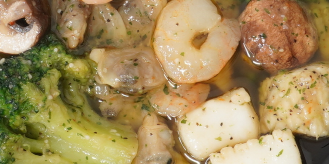 海鮮アヒージョ　海の幸と野菜の組み合わせが美味しい！のサムネイル画像