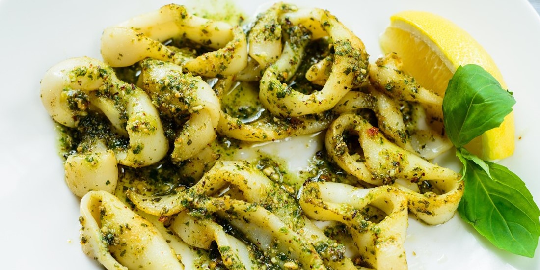 バジルソースのイカソテー　イカはヘルシー食材としても優秀！のトップ画像
